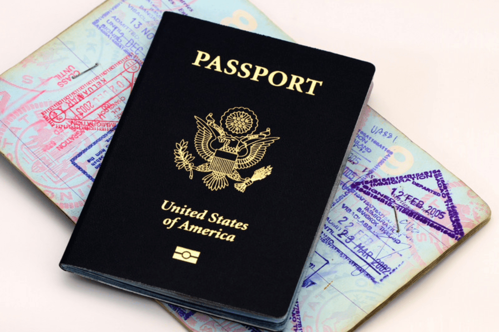 Nếu bạn làm mất passport hãy liên hệ với đại sứ quán 