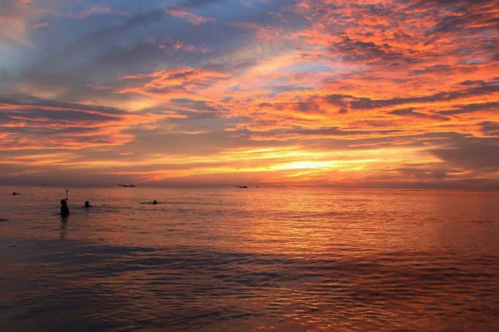 Ngắm bình minh trên biển Nhật Lệ 