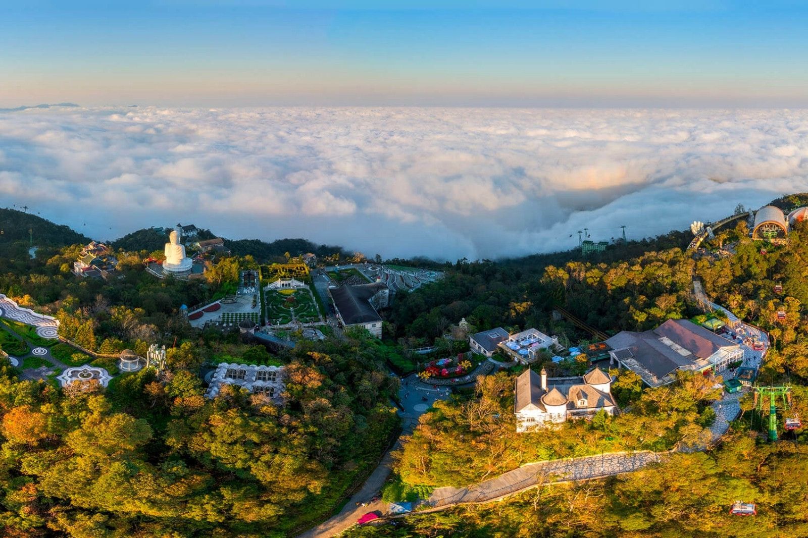 Ngắm nhìn biển mây bồng bềnh trên đỉnh Bà Nà