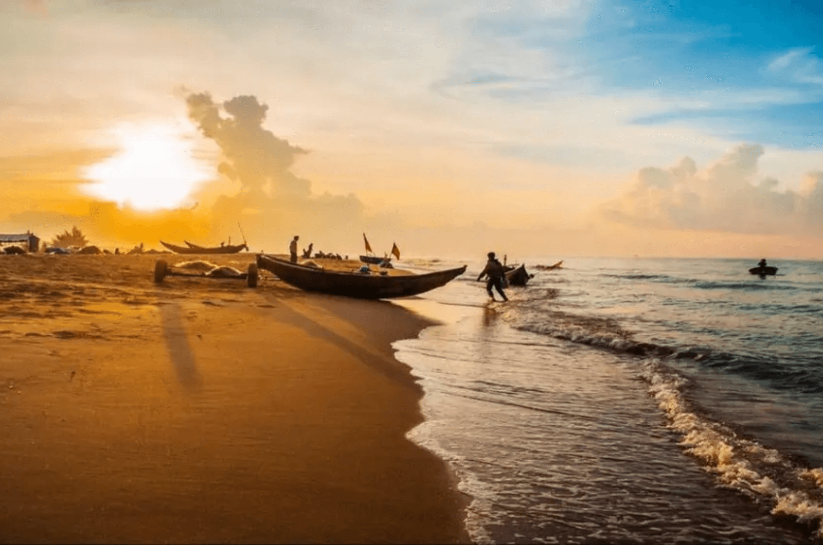 Ngắm nhìn bình minh đẹp mê hồn trên biển Quảng Bình