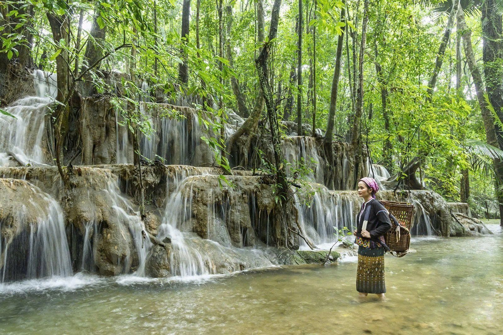 Ngắm nhìn thiên nhiên hoang sơ của thác nước