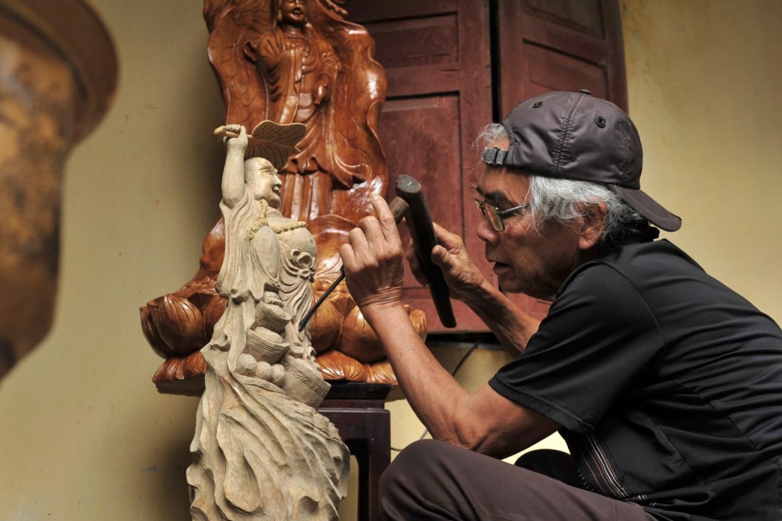 Nghệ thuật chạm khắc, thổi hồn vào những khối gỗ vô tri
