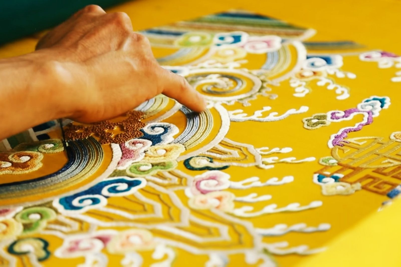 Nghệ thuật thêu Cung đình Huế - Một phần hồn văn hóa Việt