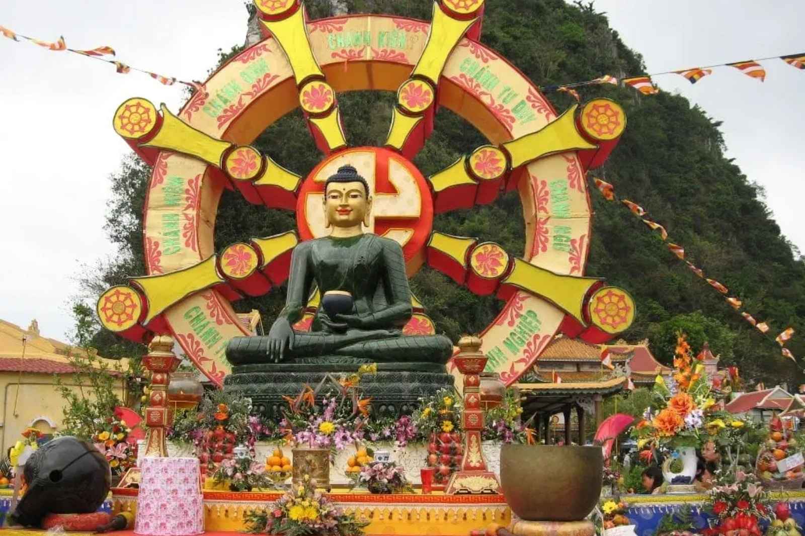 Nghi lễ diễn ra trang trọng