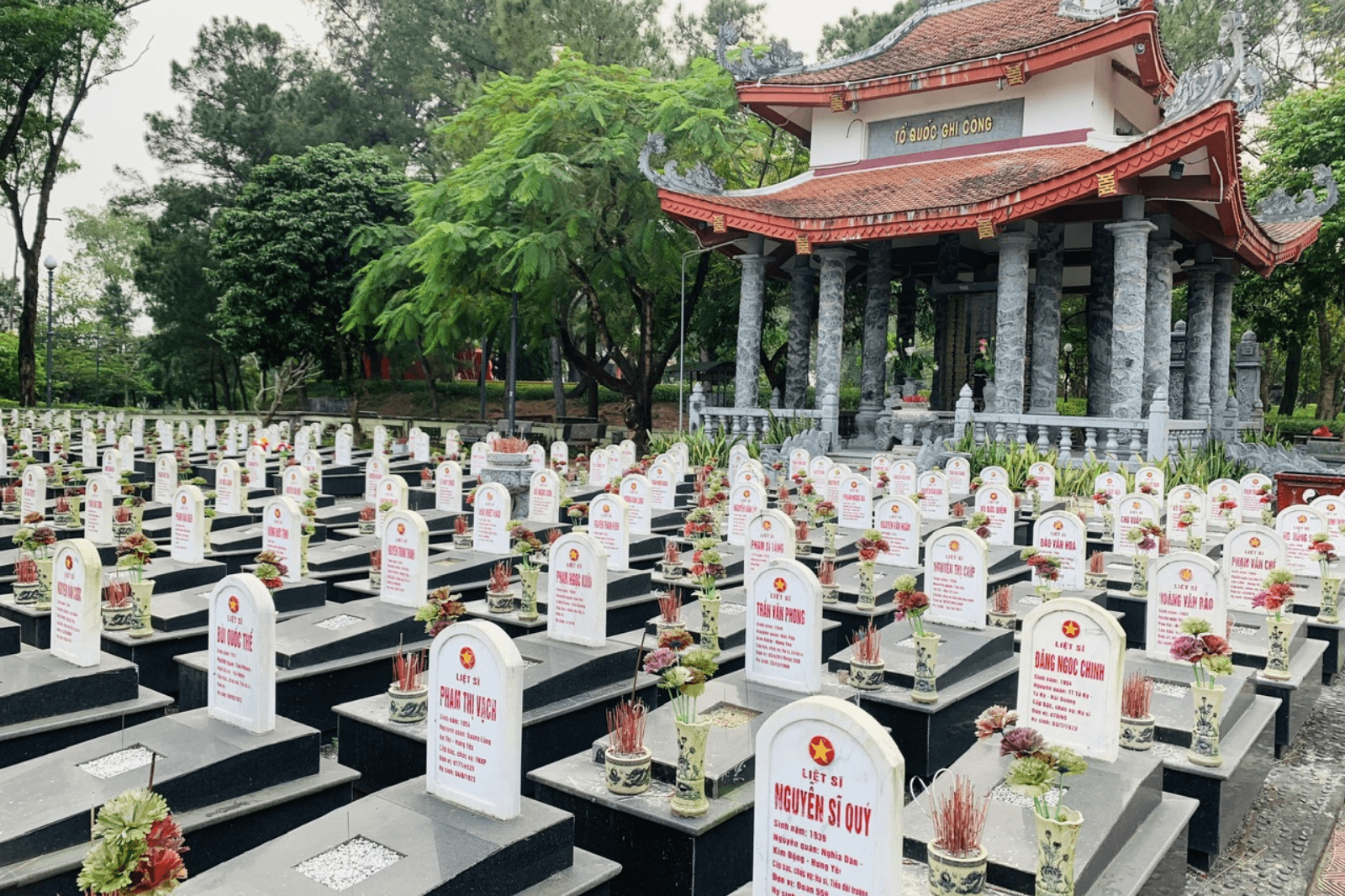 Nghĩa trang nằm ở Bến Tắt 