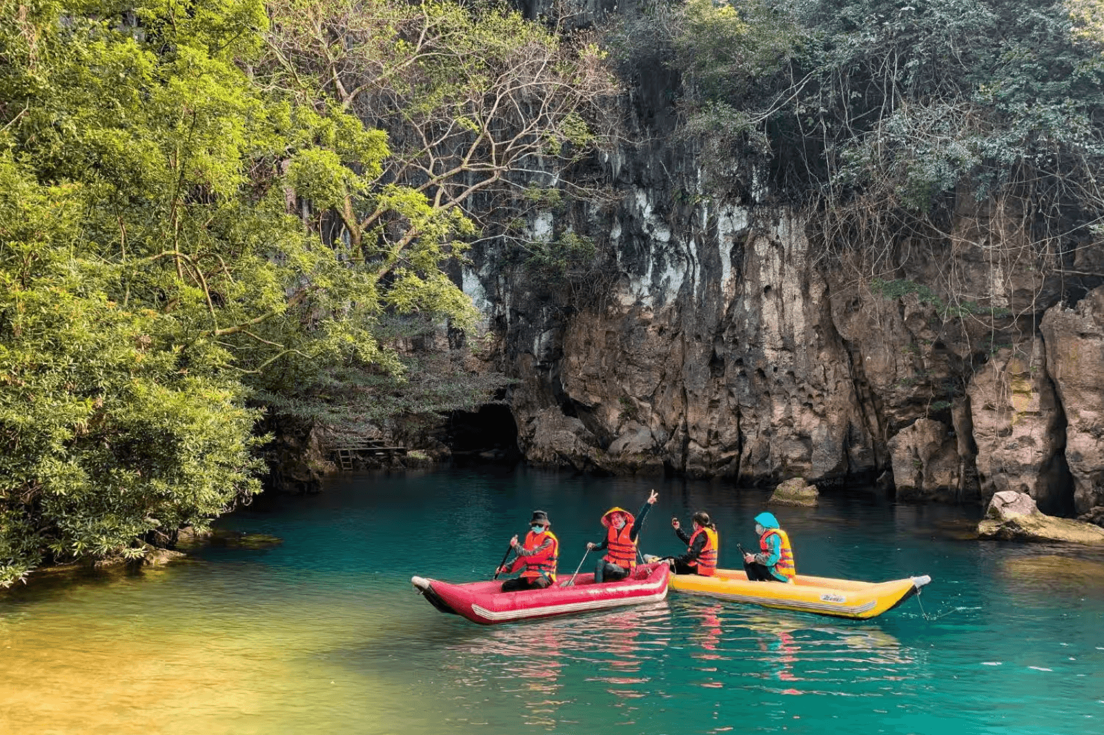 Ngoài kayak du khách cũng có thể kết hợp với các trải nghiệm khác 