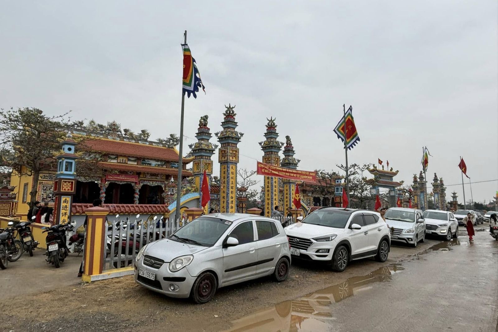 Người dân nơi đây vẫn thường tụ họp mỗi ngày lễ hay dịp quan trọng 