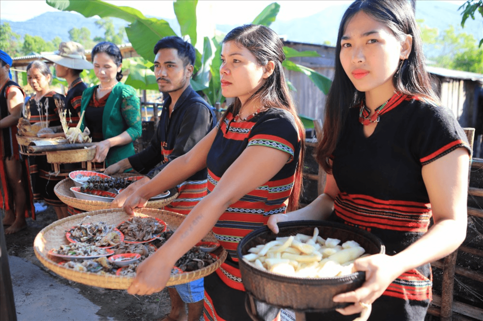 Người Pa Cô tin có nhiều lễ hội đặc sắc