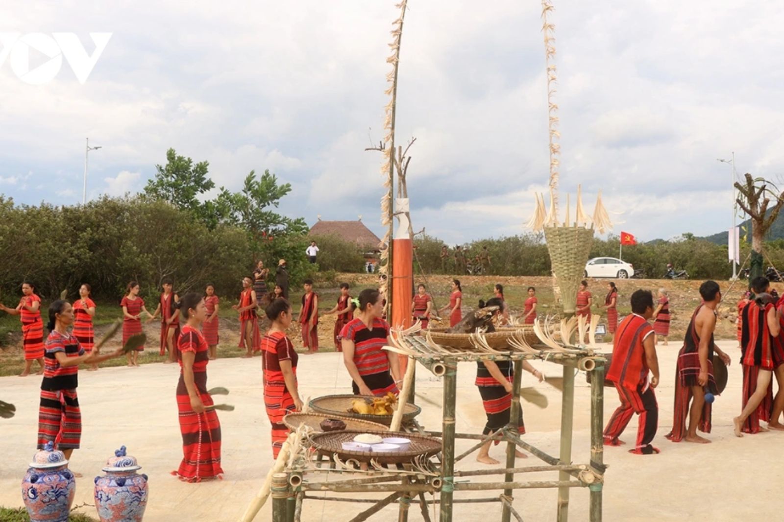 Người Pa Cô tin có nhiều lễ hội đặc sắc 