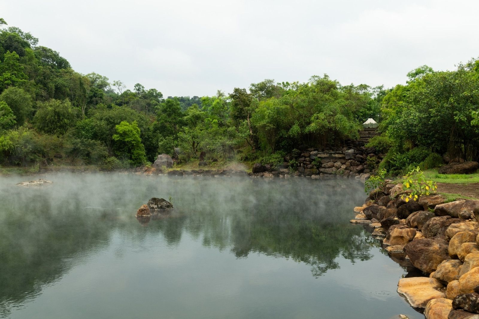 Nguồn gốc của suối khoáng nóng Quảng Bình