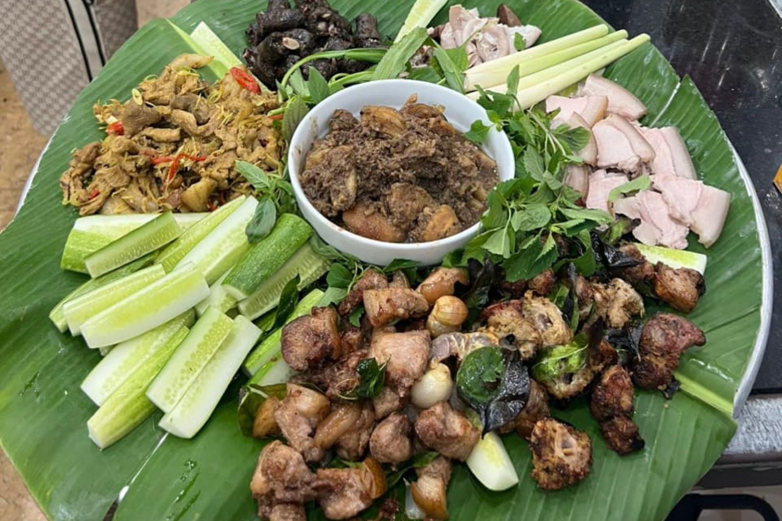 Nhà hàng dê Chính Thư