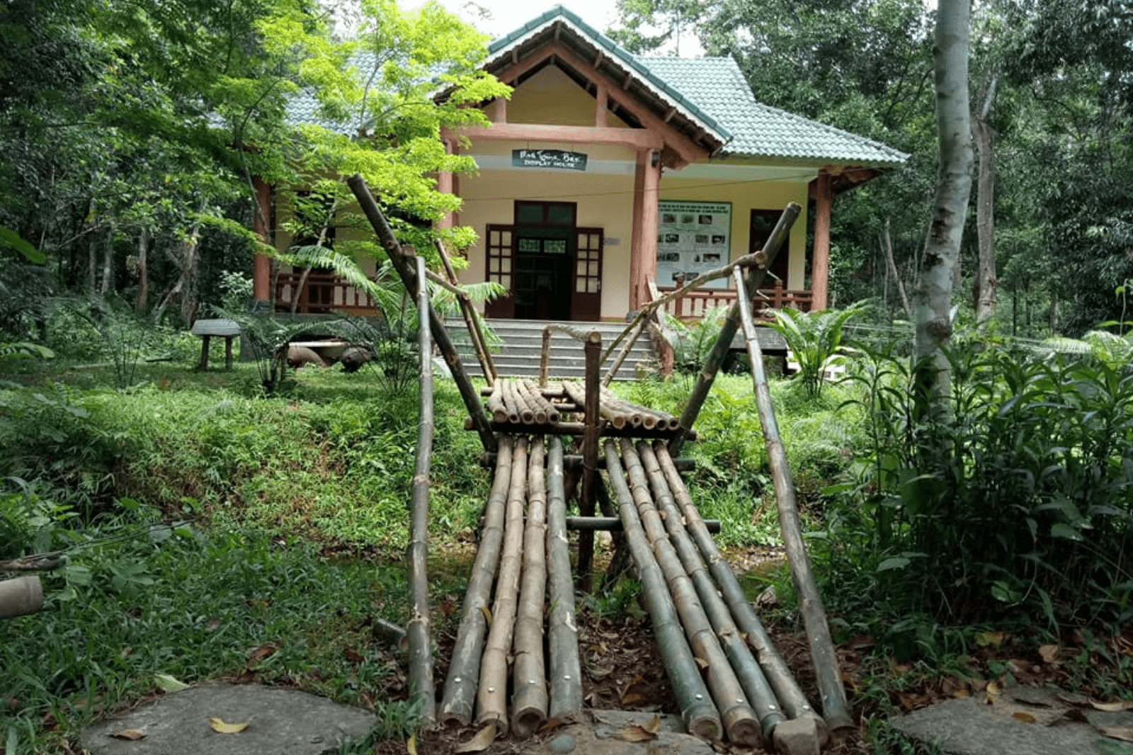 Nhà trưng bày mẫu vật ở Vườn thực vật Phong Nha