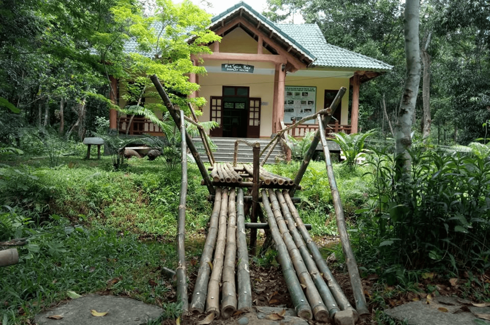 Nhà trưng bày mẫu vật ở Vườn thực vật Phong Nha