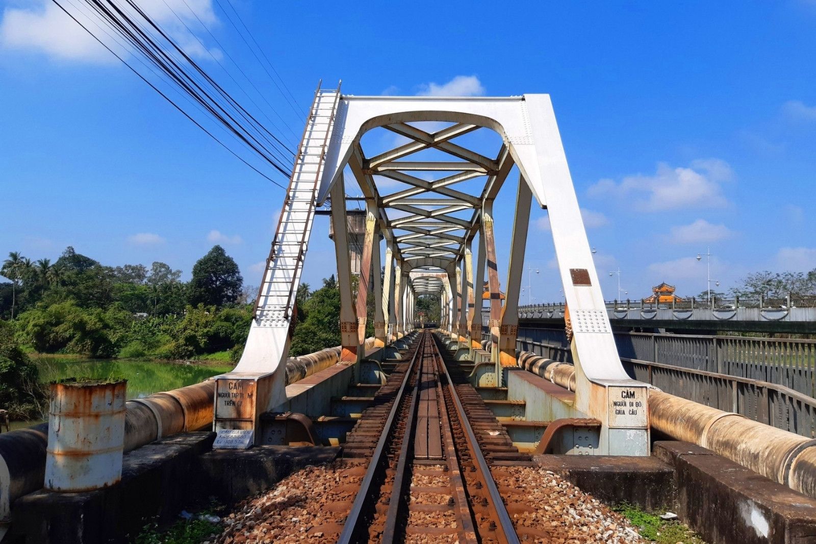 Nhiều góc chụp ấn tượng với cầu Bạch Hổ