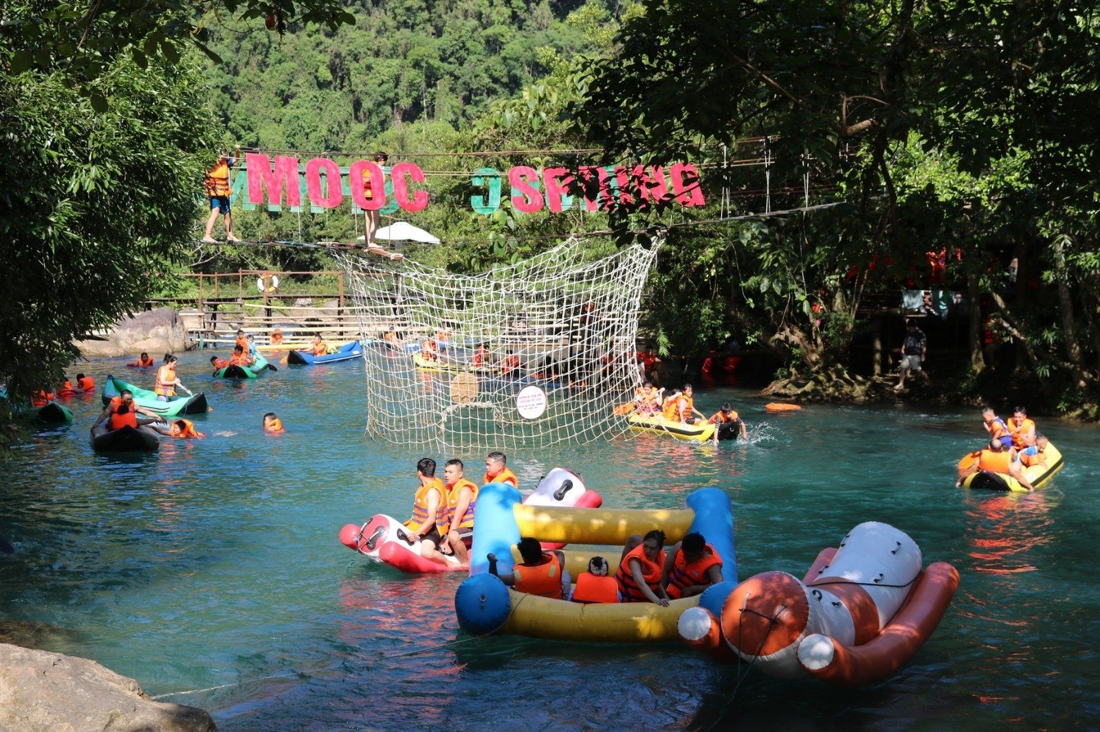 Nhiều hoạt động du lịch thú vị khác bên cạnh Động Phong Nha