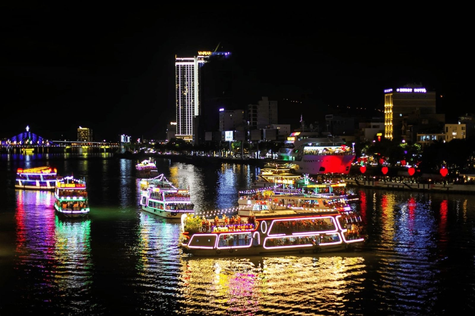 Nhiều hoạt động trải nghiệm thú vị trên du thuyền