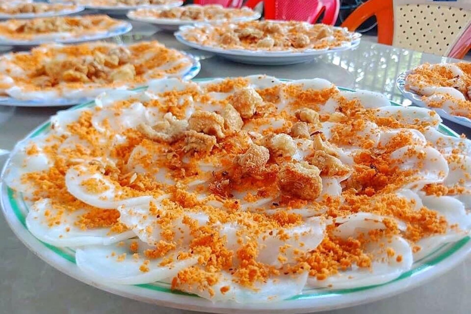 Nhìn từ bên ngoài bánh bèo mang dáng vẻ một món ăn mộc mạc không cầu kỳ