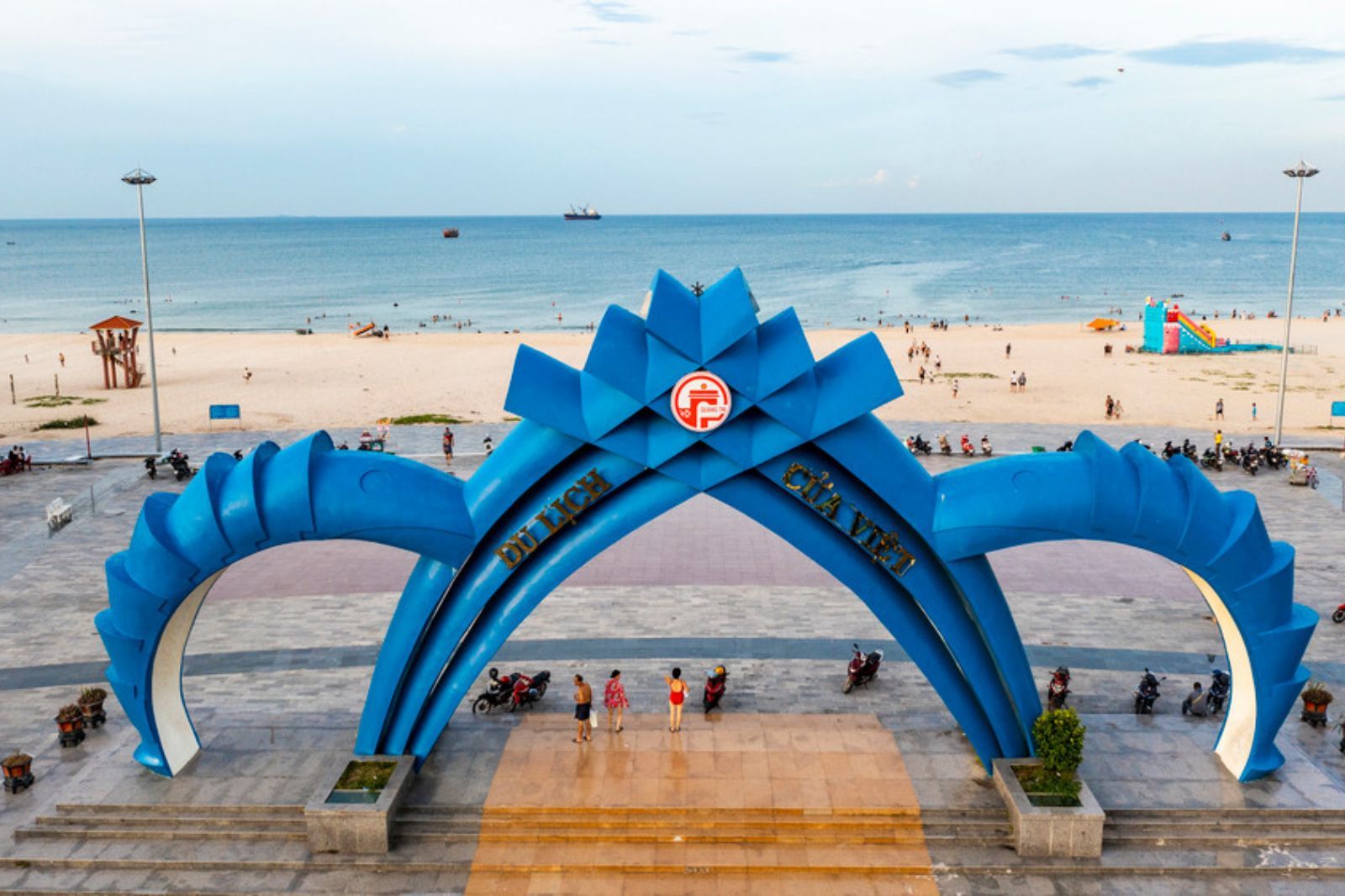 Những bãi biển đẹp ngỡ ngàng ở Quảng Trị