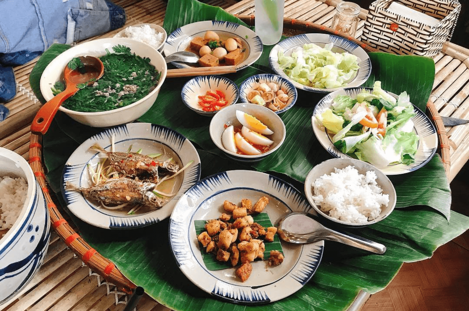 Những bữa cơm trưa níu chân thực khách