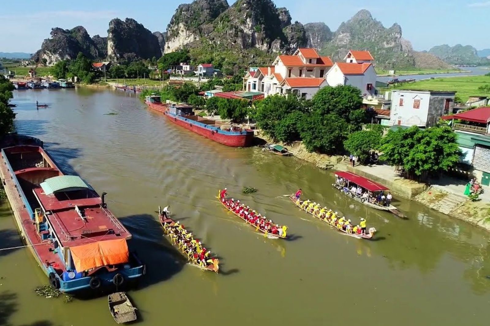 Những câu chuyện thú vị về Kênh Gà