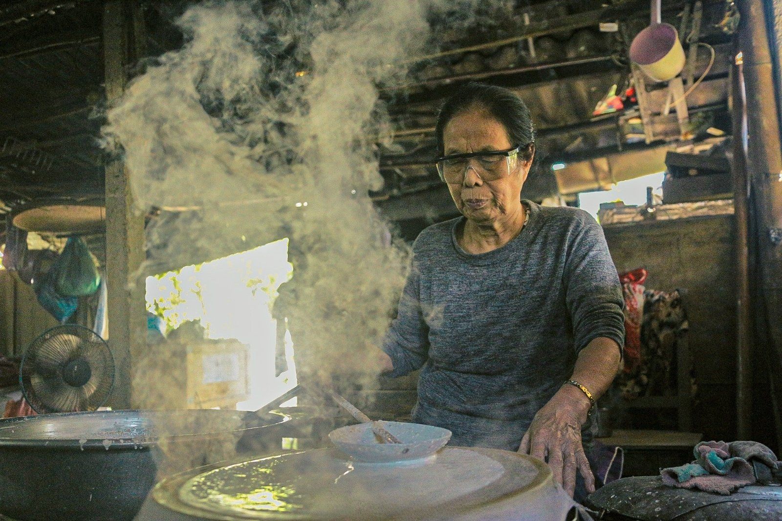 Những chiếc bếp đỏ lửa gìn giữ nghề truyền thống trăm năm