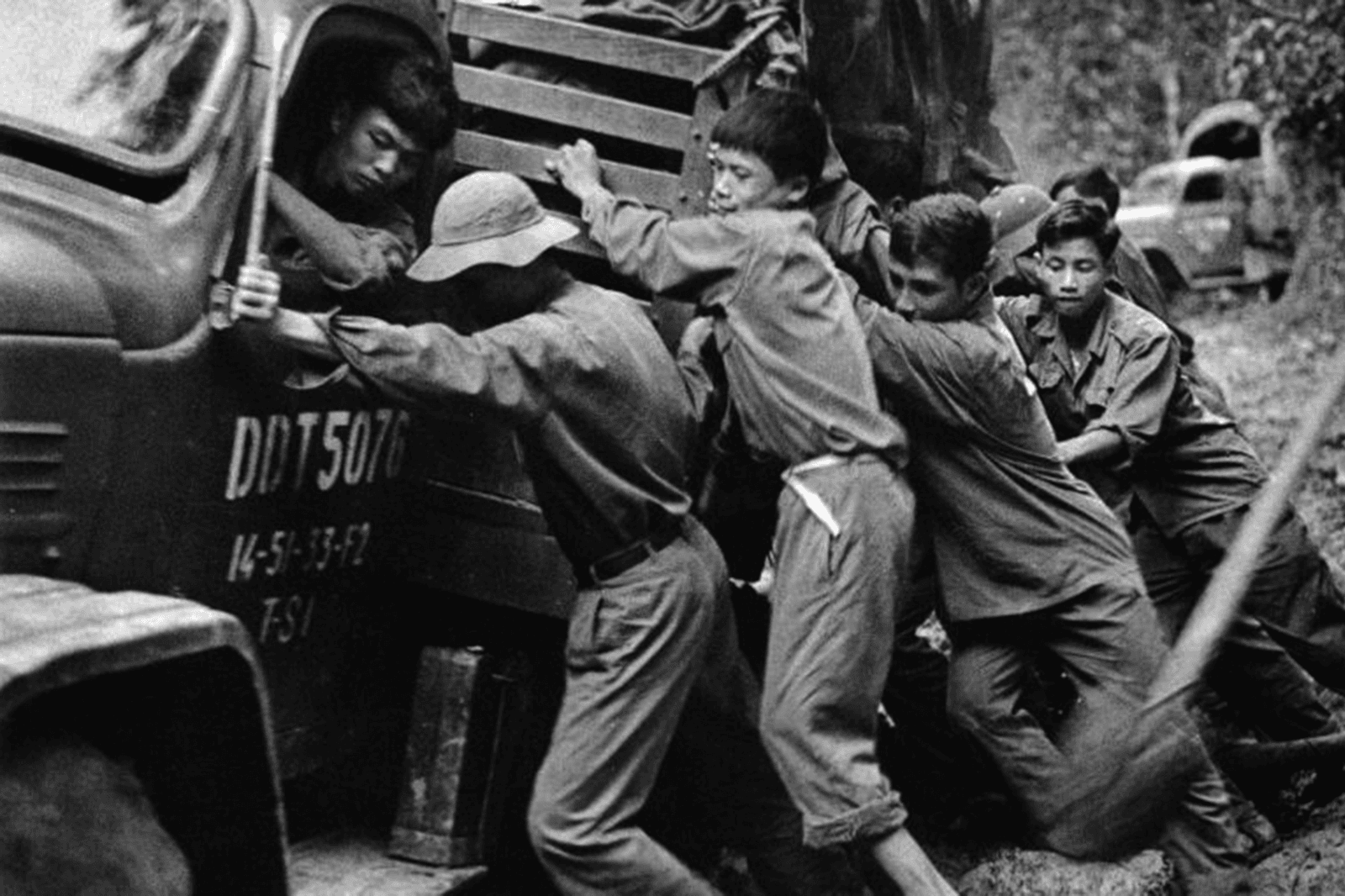 Những-hình-ảnh-về-đường-Hồ-Chí-Minh-huyền-thoại