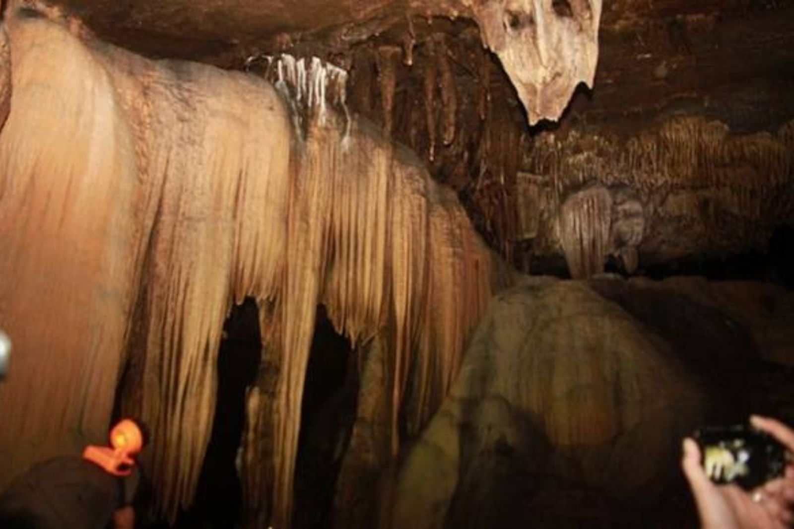 Những khối thạch nhũ được hình thành qua hàng triệu năm