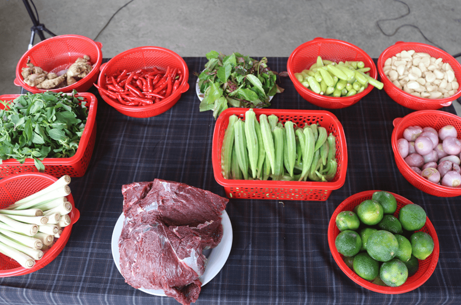 Những nguyên liệu chính làm nên món thịt trâu lá trơng