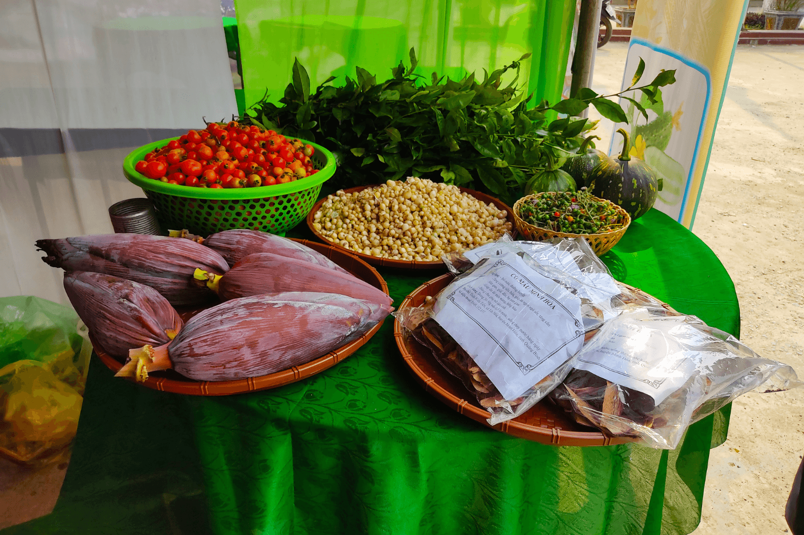 Những sản vật mà người dân mang đến lễ hội