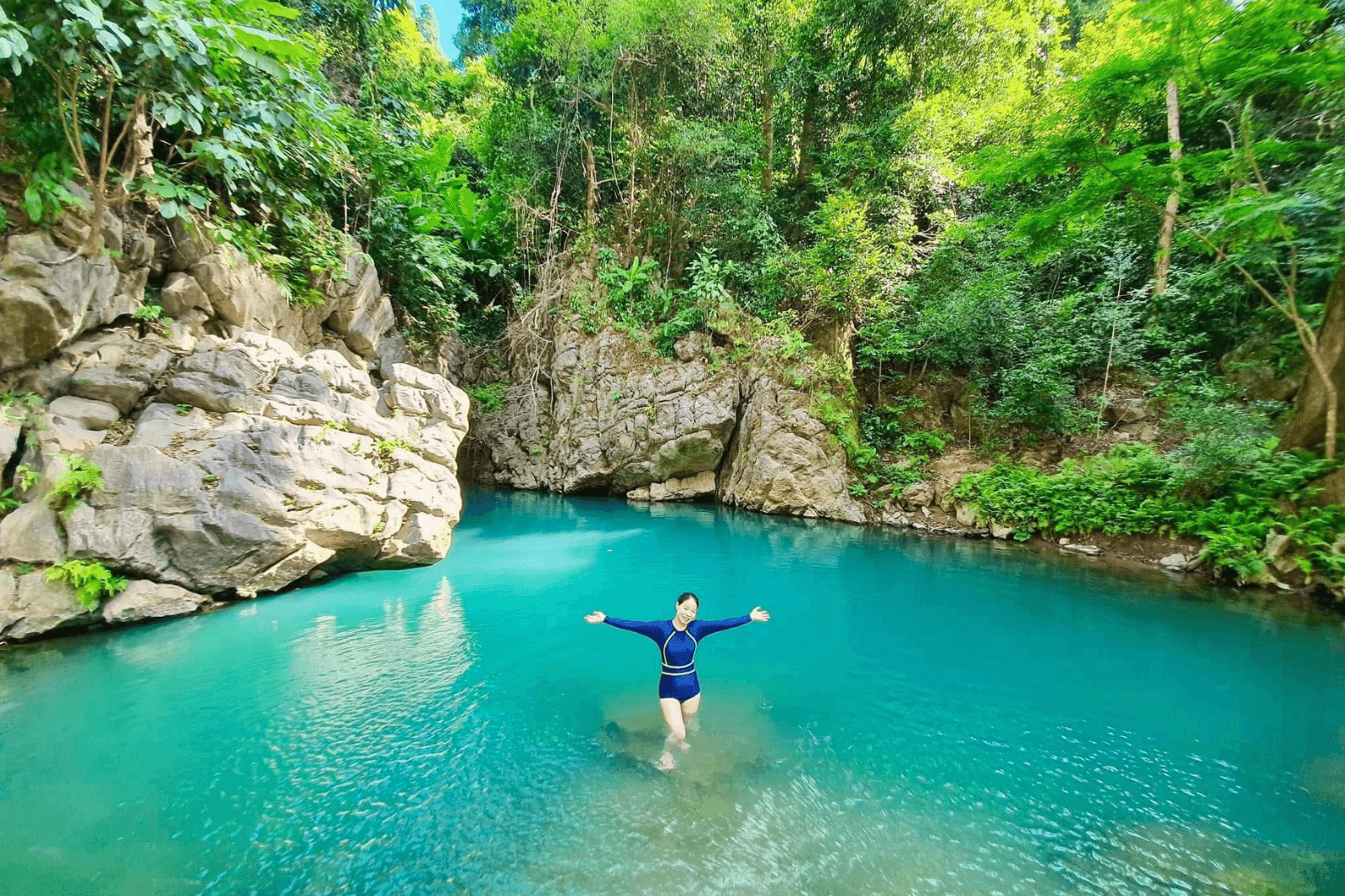 Nổi bật với dòng nước xanh ngọc bích