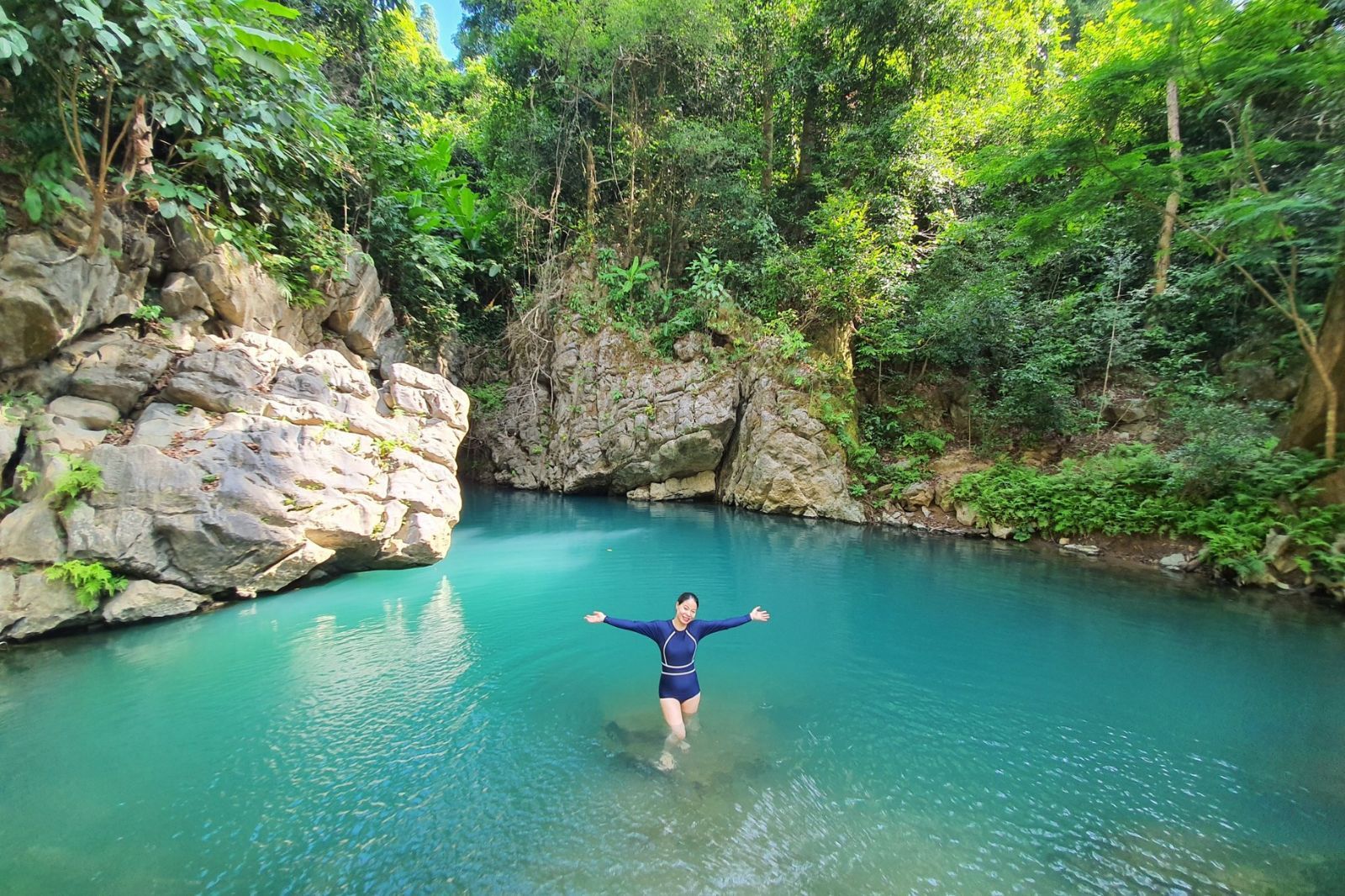 Nổi bật với dòng nước xanh ngọc bích