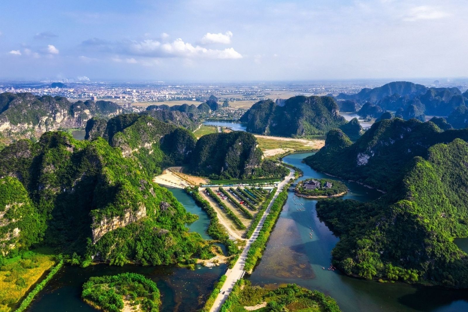 Non nước Ninh Bình đẹp hùng vĩ