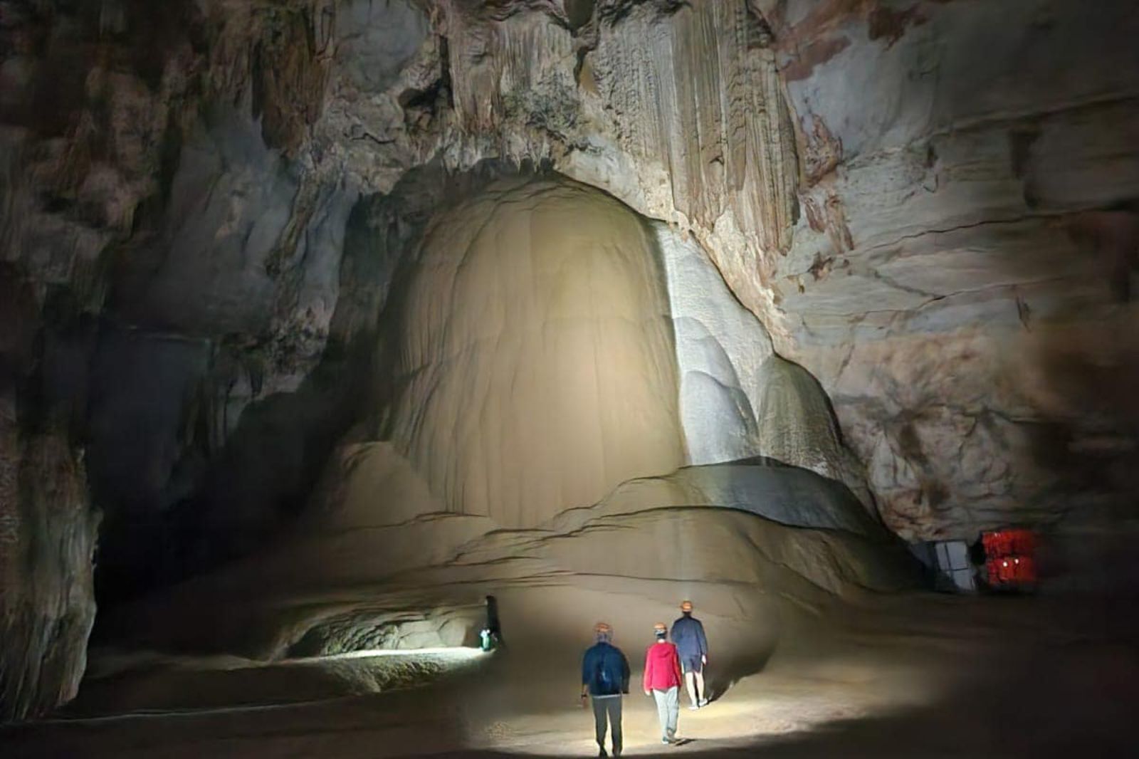 Ở gần Phong Nha thuận tiện khám phá hang động