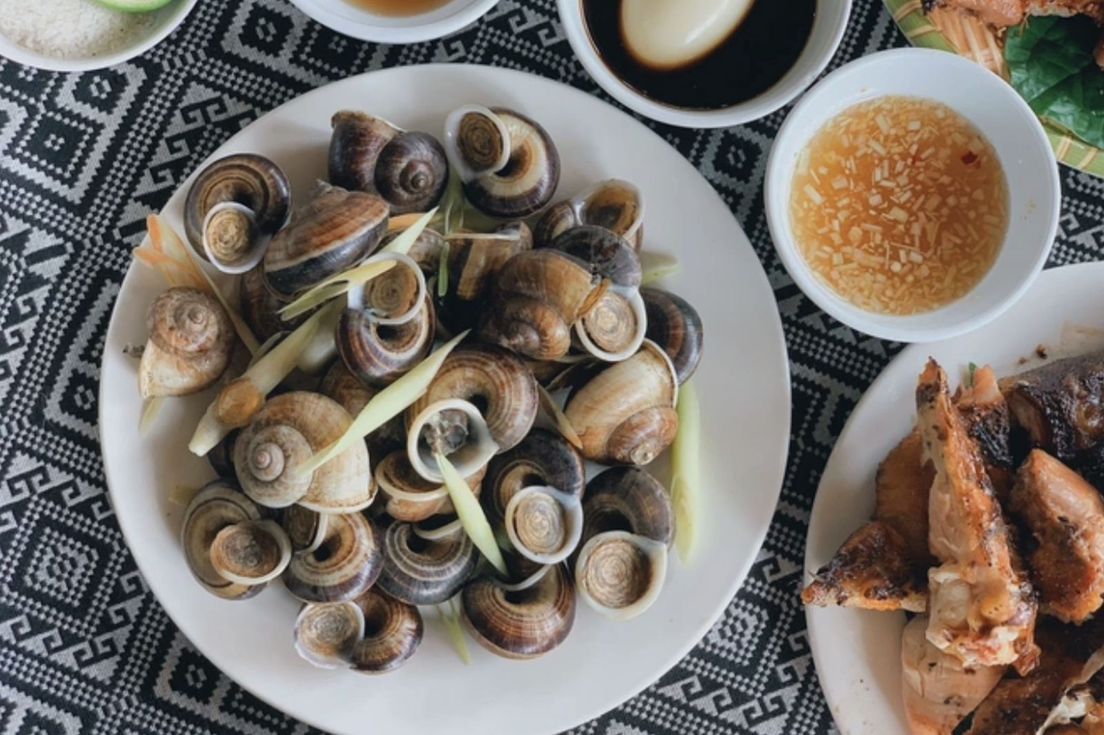 Ốc núi hấp sả đơn giản, giữ trọn vẹn hương vị