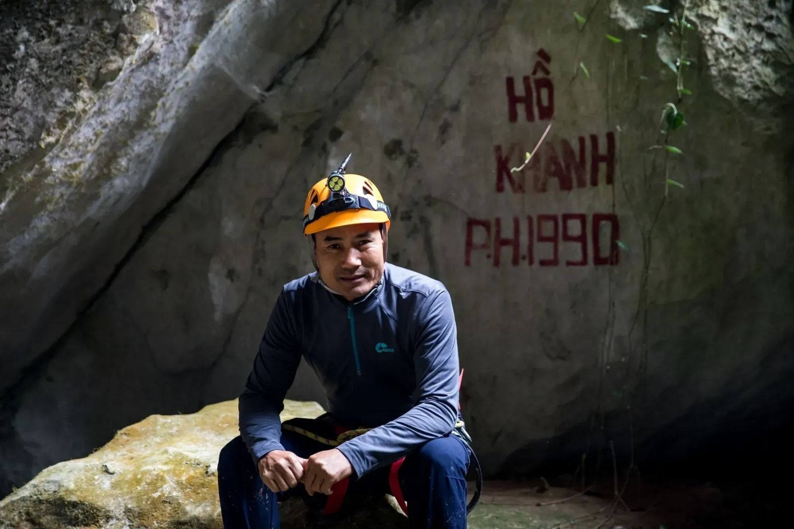 Ông Hồ Khanh, người đã tìm thấy Hang Va