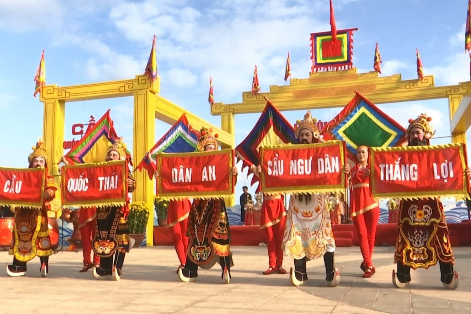 Phần lễ đầy thiêng liêng và trang trọng