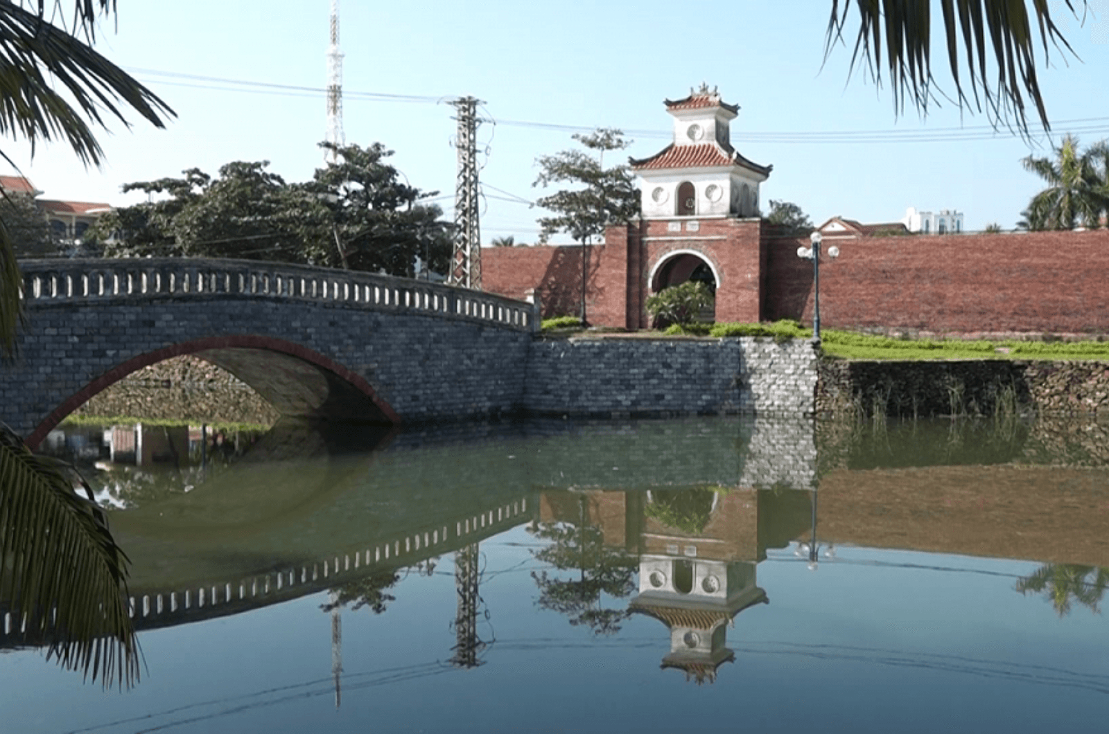 Pho sử thi bất diệt đứng sừng sững giữa lòng thành phố