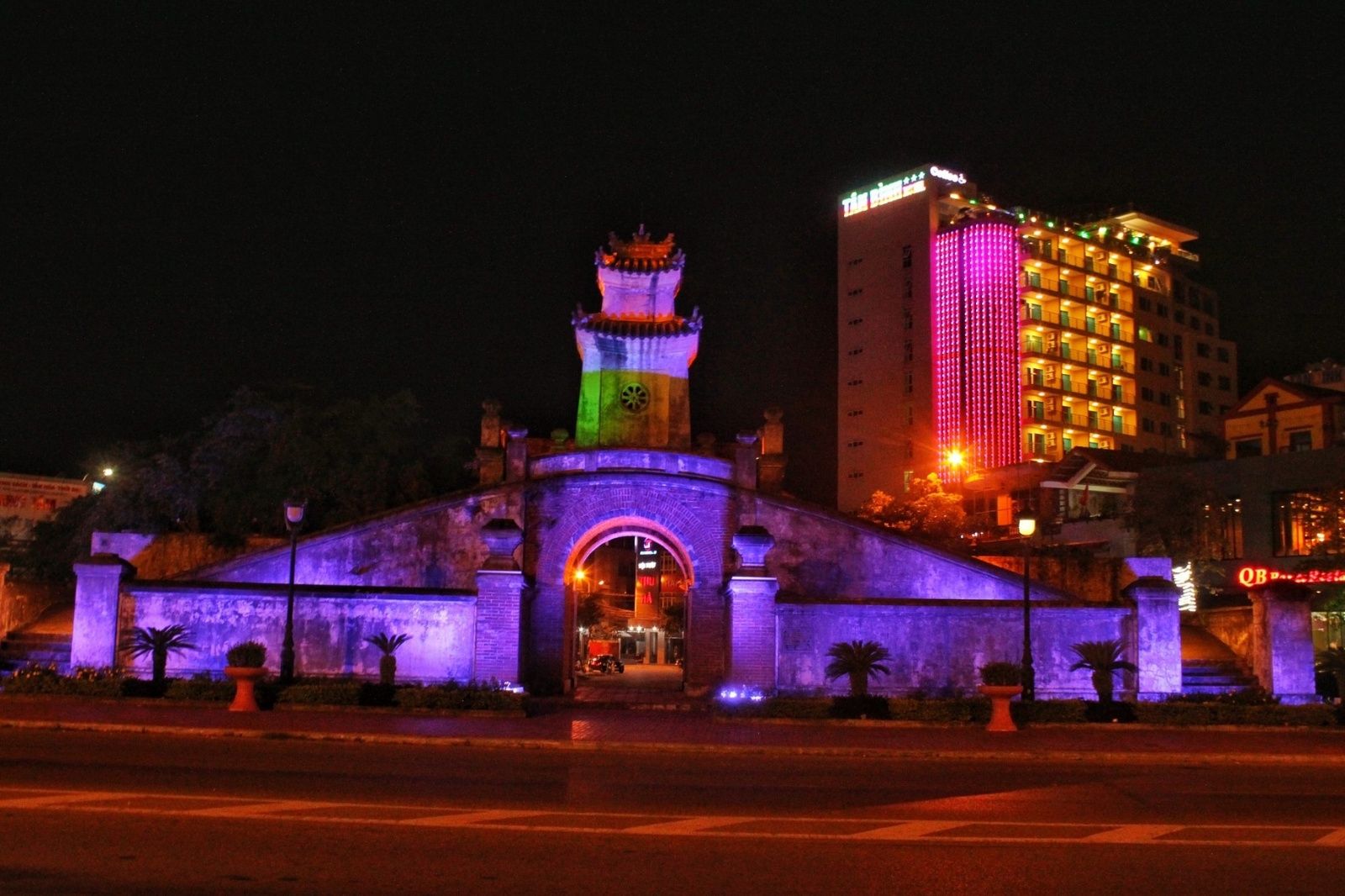 Quảng Bình Quan huyền bí dưới cảnh đêm Quảng Bình