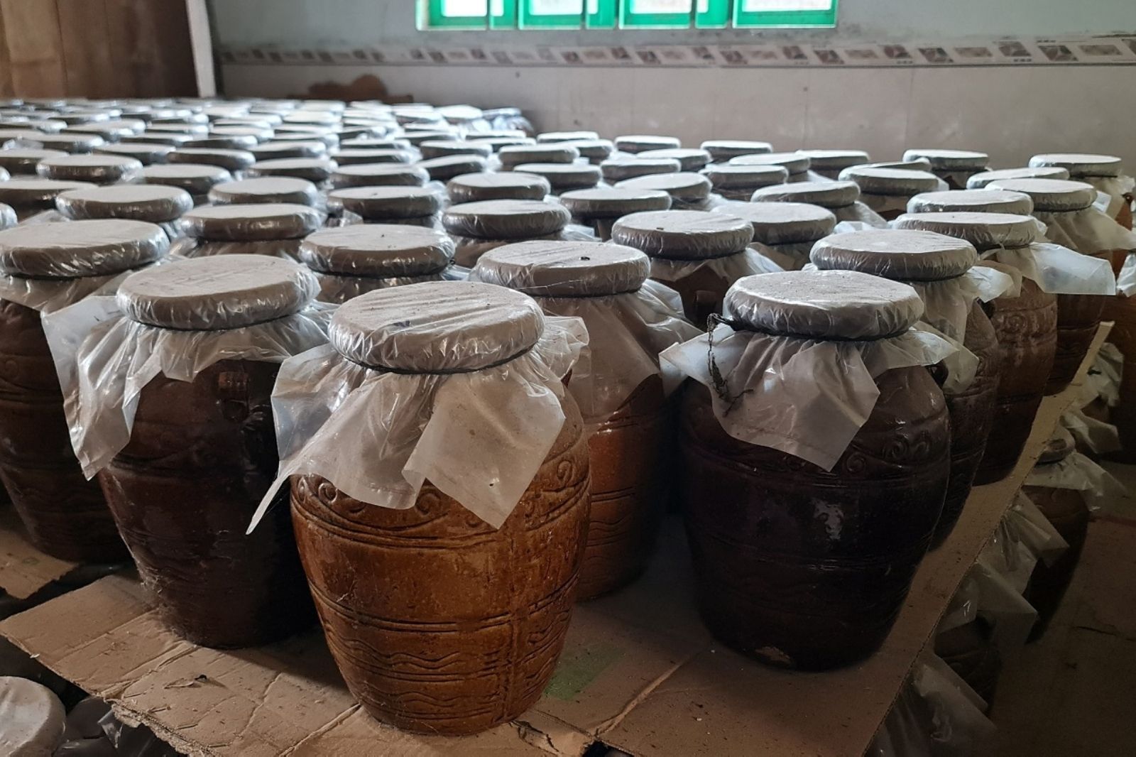 Quy trình ỷ men kỹ lưỡng tạo nên hương vị cay nồng đặc biệt