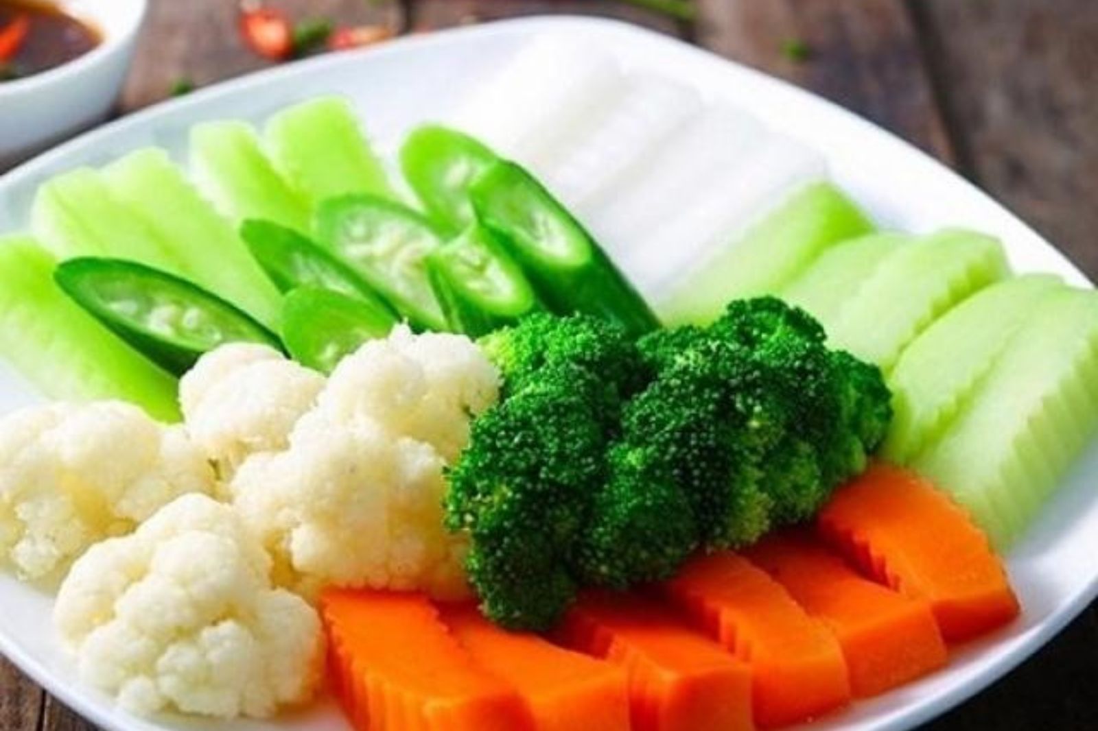 Rau củ hấp hoặc luộc là phương án an toàn và hợp lý