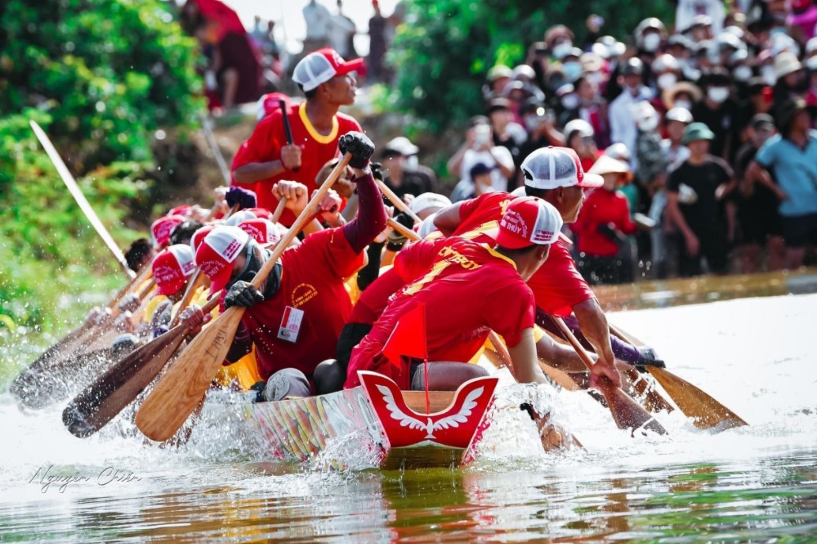 Mỗi dịp lễ 2/9 về, người dân Lệ Thủy lại nôn nao cho hội đua thuyền truyền thống 