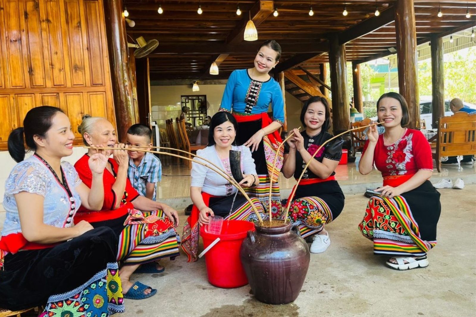 Rượu cần thường xuất hiện trong các lễ hội và những bữa tiệc quan trọng