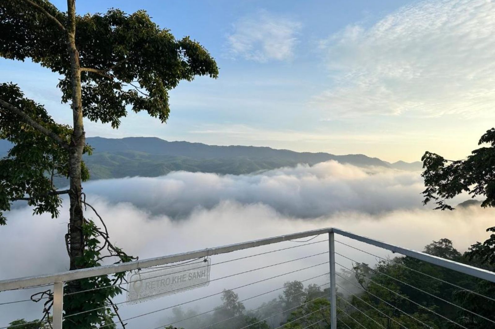 Sáng sớm săn mây tại Retro Khe Sanh