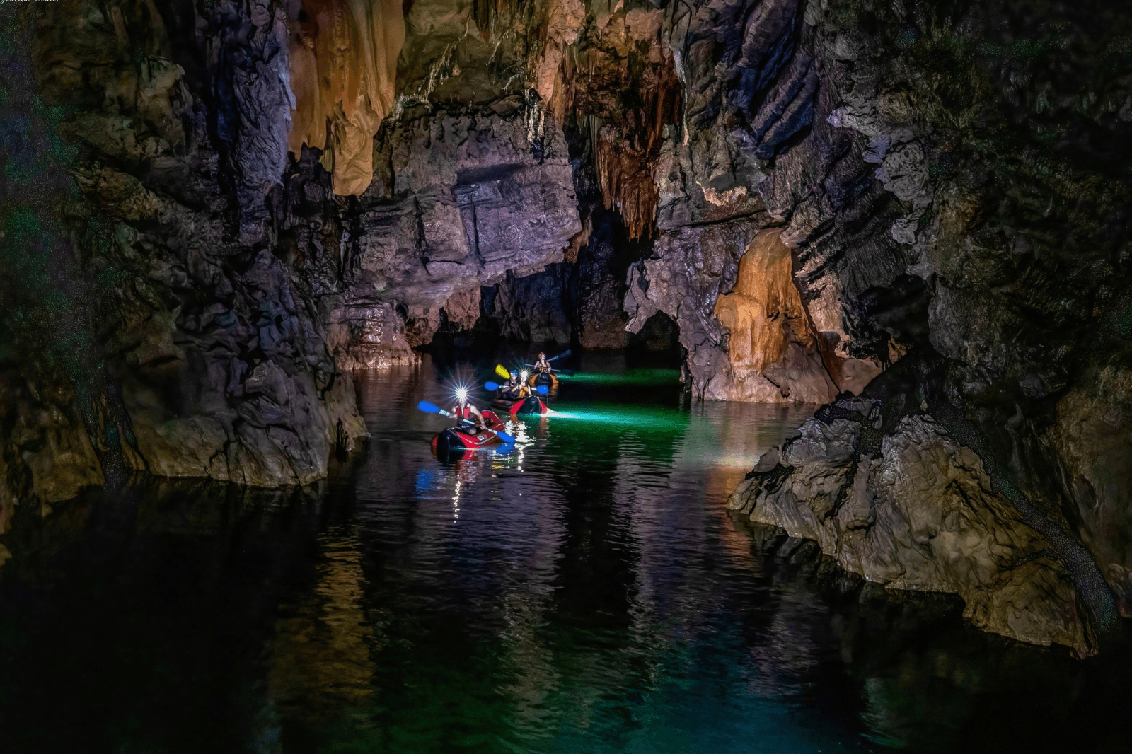 Sâu bên trong Động Phong Nha 