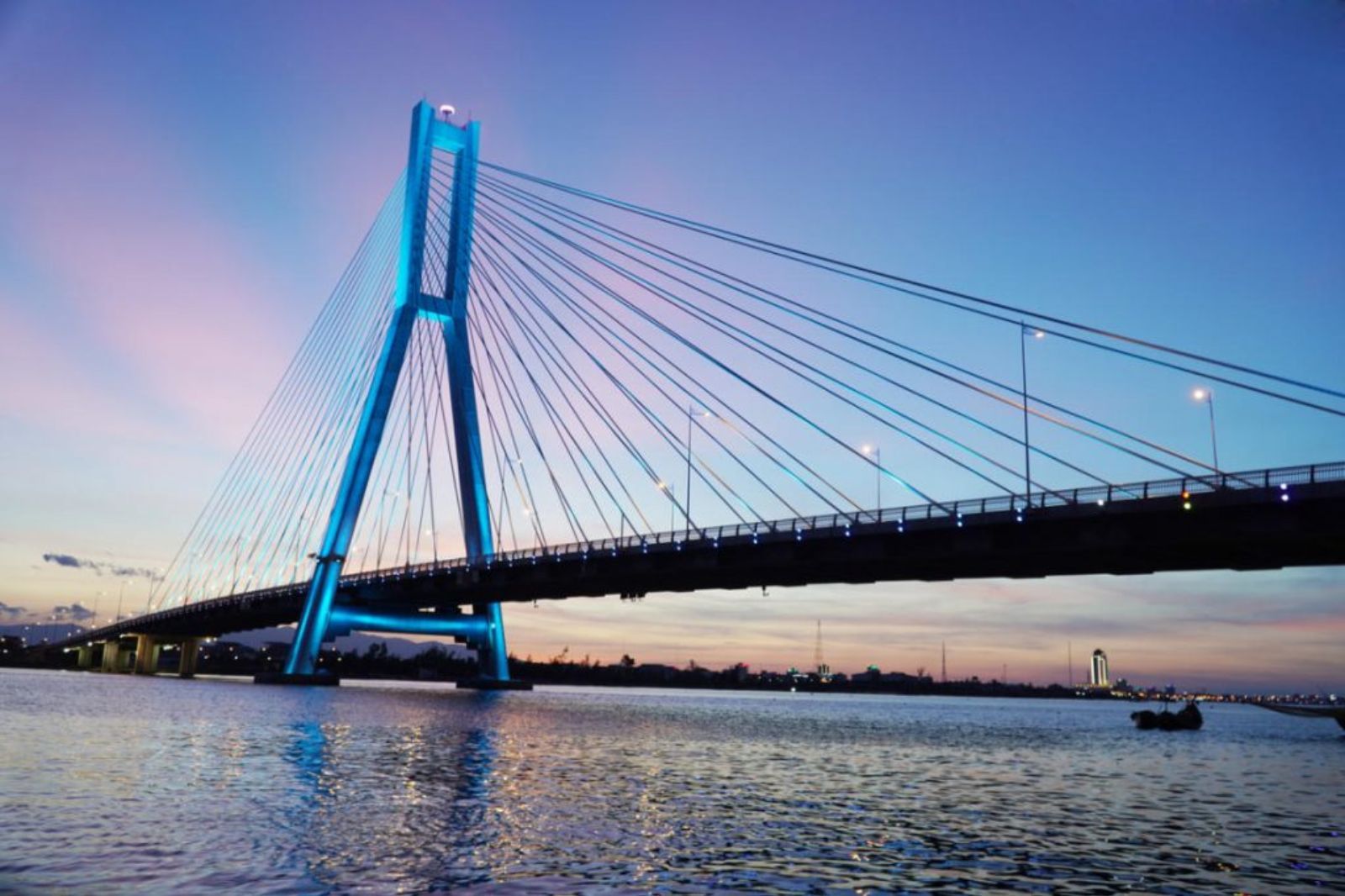 Sông Nhật Lệ là địa điểm câu cá lý tưởng