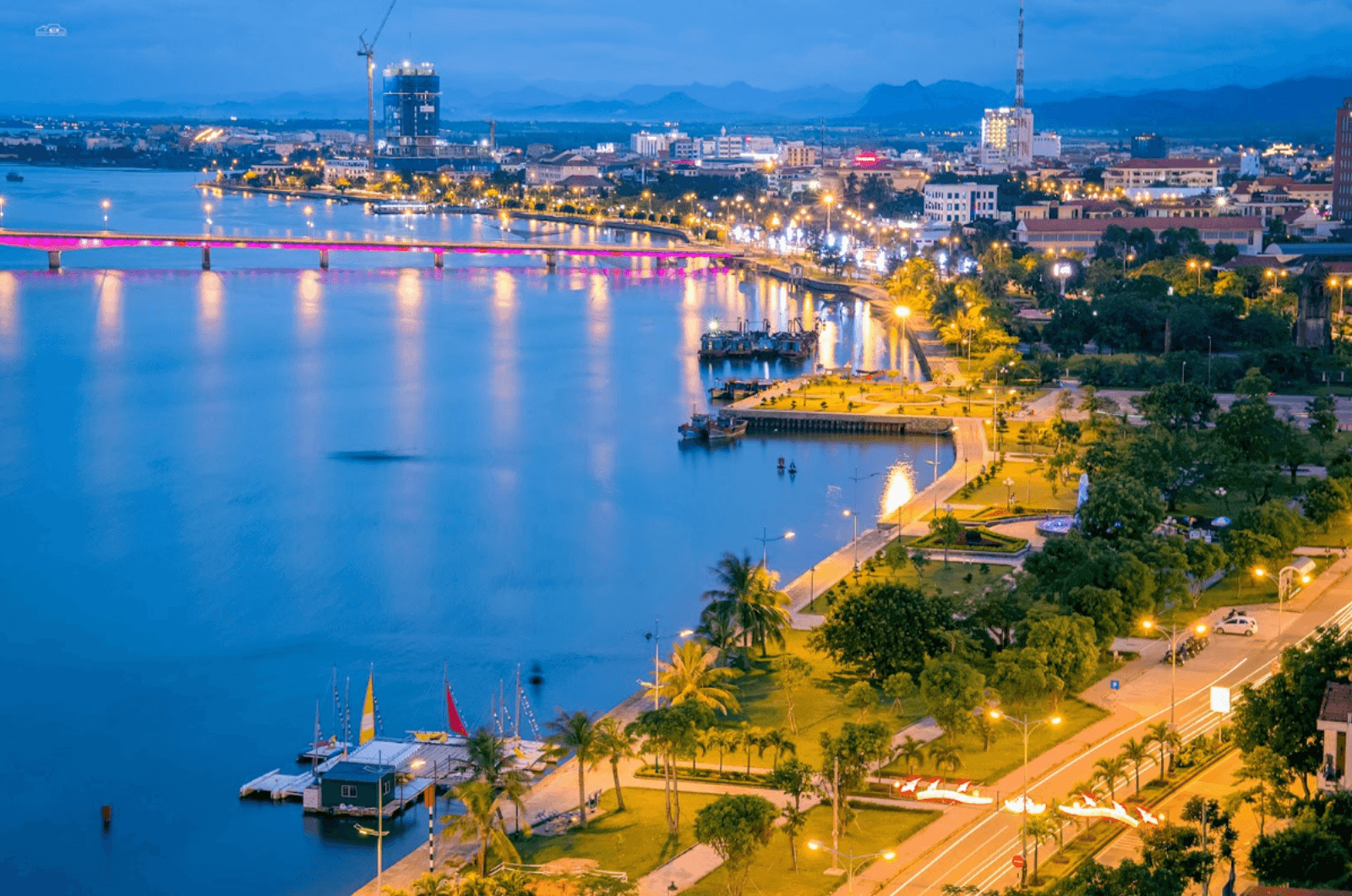 Sông Nhật Lệ sở hữu nét đẹp hiền hòa, phong cảnh hữu tình 