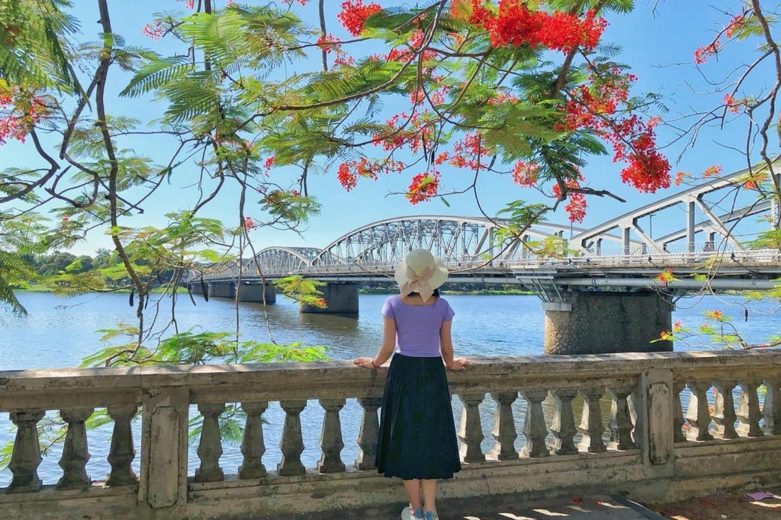 Sông Hương mùa xuân đầy sức sống tươi mới