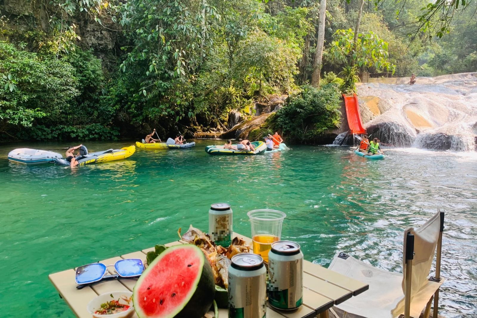 Suối Chà Cùng là điểm rất thích hợp để vui chơi cùng bạn bè