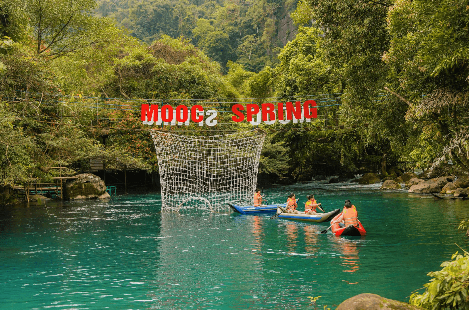 Suối Nước Moọc có nhiều hoạt động thú vị