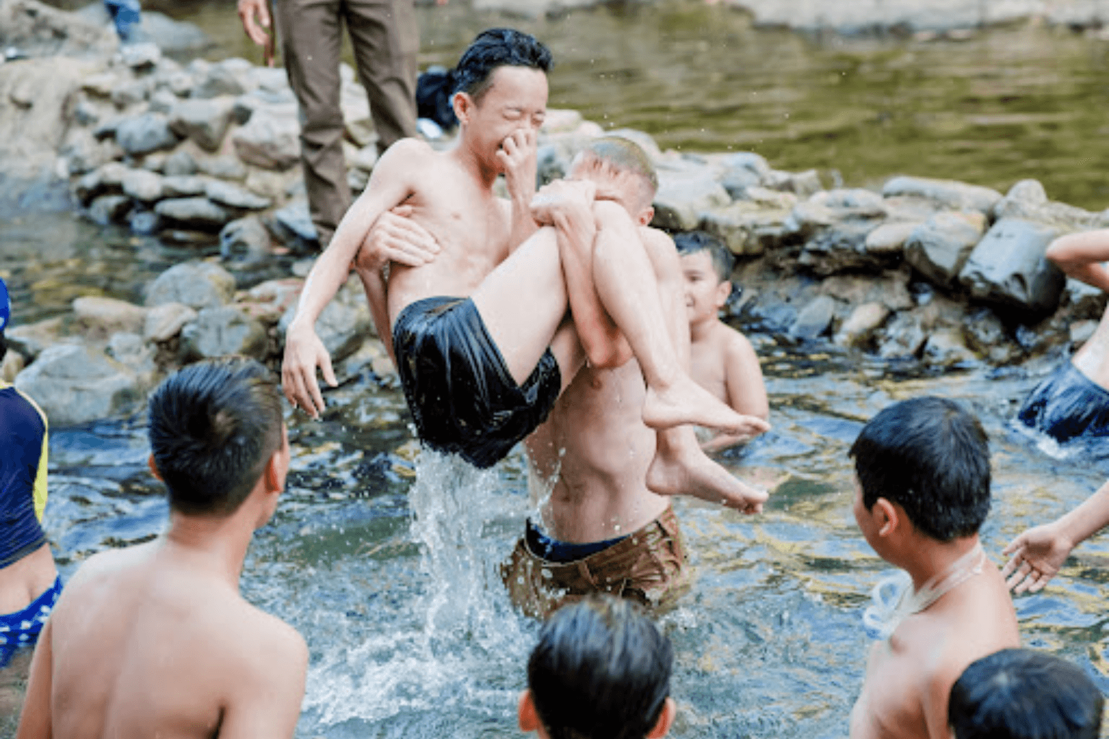 Suối nước nóng Klu giúp bạn hòa mình với thiên nhiên 